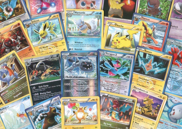 Pokémon Bundle of 100 Pokemon Cards with Foils